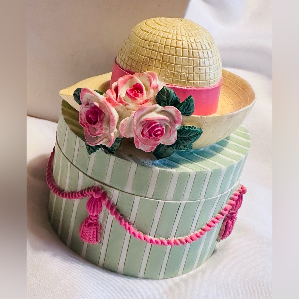Two’s Company Hat Box Ceramic Trinket Box With Box Great Condition Floral Green